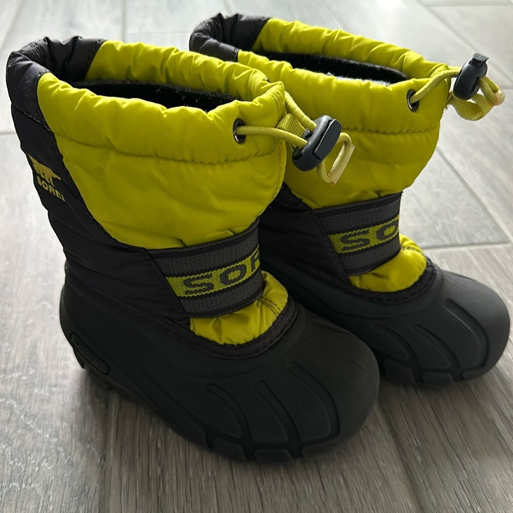Sorel unisex yellow and gray toddler snow boots